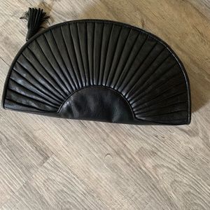 VINTAGE BRIO BLACK LEATHER PLEATED CLUTCH FAN SHAPE/NO STRAP